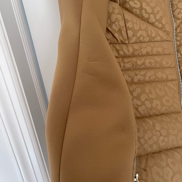MICHAEL by Michael Kors Embossed Cheetah Print Puffer Vest in “Cognac” Size 2X - Picture 6 of 9